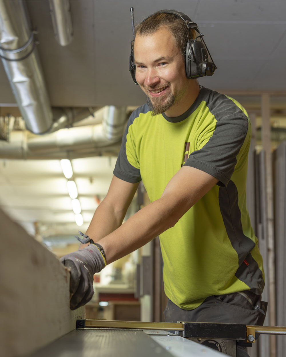 Schreinerarbeiten und Innenausbau mit Altholz von Bieri AG in Weissenburg